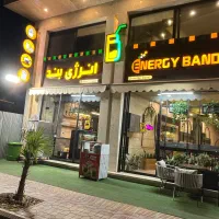 باریستا و نیرو کار سالن دار در ابمیوه بستنی