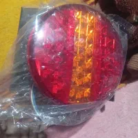 یک جفت چراغ عقب