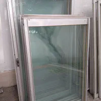 پنجره آلومینیوم قدیمی