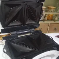 ساندویچ ساز فلر اصل نو میباشد