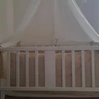 تخت کنار مادر شرکت اپادانا