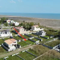 زمین-130-متری-آماده-ساخت-در-بافت-ویلایی-ساحلی