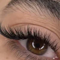 نیازمند مدل برای اکستنشن مژه