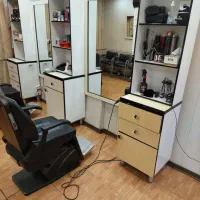 دکور ارایشگاه با صندلی انتظار