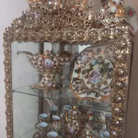 بوفه یا ویترین و گلدان برنز ،برنجی