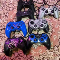 چند عدد دسته بازی کامپیوتر