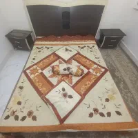 تخت خواب دو نفره با پاتختی و رو تختی کار کرده
