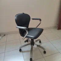 صندلی جکدار و میزکنفرانس