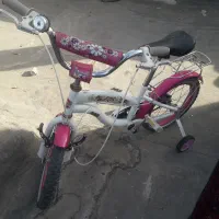 یک عدد دوچرخه بچه گانه سالم