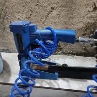 منگنه کوب بادی به آ آلمانی