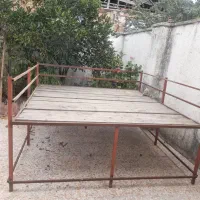 تخت آهنی