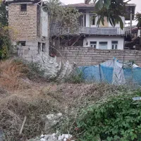 یک خانه سنتی و زمین مسکونی زیر قیمت