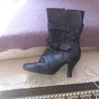 چکمه سایز ۳۶ در حد نو
