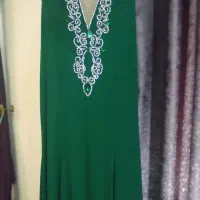 لباس مجلسی  که اصلا پوشیده نشده نو می‌باشد