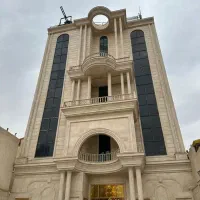 مهماندار خانم در تالار فرتاک