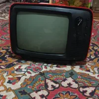 دوعدد تلویزیون سیاه وسفید و رنگی