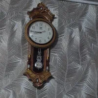 ساعت دیواری طلایی