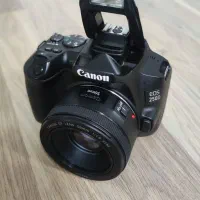 دوربین Canon 250D با لنز 50mm 1.8