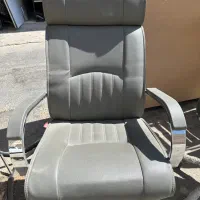 فروش تعدادی میز و صندلی اداری