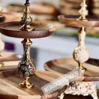 نیروی ساده آقا برای سمباده‌کاری ظروف چوب و(اتباع)