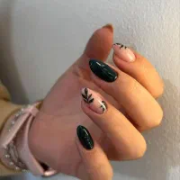 ارائه صفرتا صدخدمات ناخن و مژه