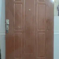 سه عدد صندلی و درب دوتکه هال|صندلی و نیمکت|بندر گناوه, |دیوار