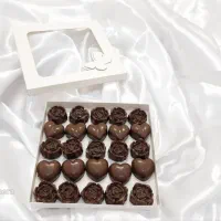 شکلات دست ساز،کیک تولد و برشتوک