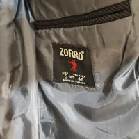 کت طوسی تیره|لباس|کرج, کوی کارمندان شمالی|دیوار