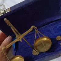 ترازوی برنجی