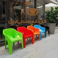 میز و صندلی پلاستیکی طرح نگین باغی غذاخوری کافه