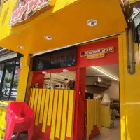 کارگر خانم و آقا فست فود