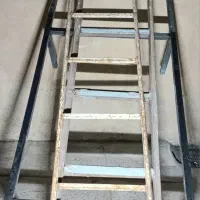 ۱ عدد تخت مخصوص حیات و باغچه