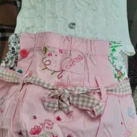 تعدادی لباس در حد نو