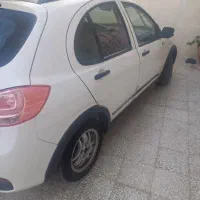 کوییک r سفید مشکی