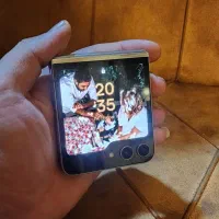 z flip new 5 سفید ۵۱۲گیگ رام ۸