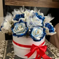 دسته گل رز ربانی قرمز و آبی|گل مصنوعی|تهران, زعفرانیه|دیوار