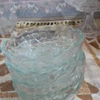 چند عدد ظرف بلوری ۳۰۰