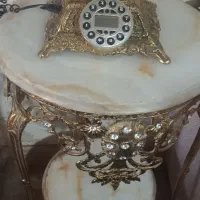 میز به همراه تلفن برنز