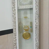 ساعت ایستاده وآینه تاجدار ومیز