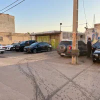 کارگر کار کرده کارواش