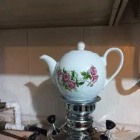 مقداری ظروف مناسب