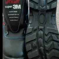کفش کار یحیی نو و دستکش