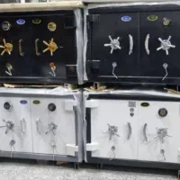 گاوصندوق نقره دلار شمش طلا صرافی زرگری نظامی بسیج