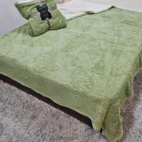 فروشنده در فروشگاه