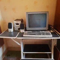 کامپیوتر با همه وسایلش