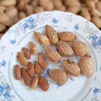 بادام پوست کاغذی و اجیلی آذری
