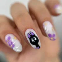 ناخنکارم و دنبال سالن بااجاره مناسب میگردم