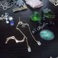 تعدادی جواهرات قدیمی و جدید