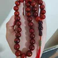 تسبیح ۳۳ دانه سرمه‌دار(کهربا نیس)