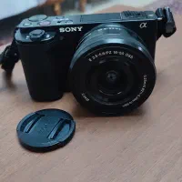 دوربین ZV-E10 در حد نو و تمیز (۱۰۶۳ شات)